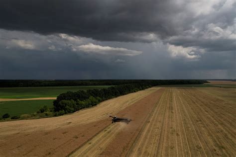 EU lets Ukrainian grain ban expire even as countries threaten to pass their own